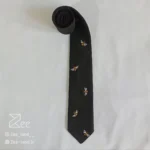 کراوات فانتزی لینن یونیسکس به رنگ مشکی و با طرح زنبور گلدوزی شده با دست