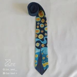 کراوات شب پرستاره 2 لینن یونیسکس با رنگ سرمه‌ای و با طرح تابلو شب پر ستاره اثر ون گوگ، چاپ شده