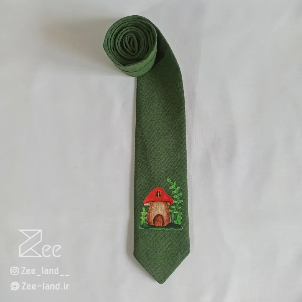 کراوات فانتزی لینن یونیسکس به رنگ سبز و با طرح یک خونه قارچی، چاپ شده
