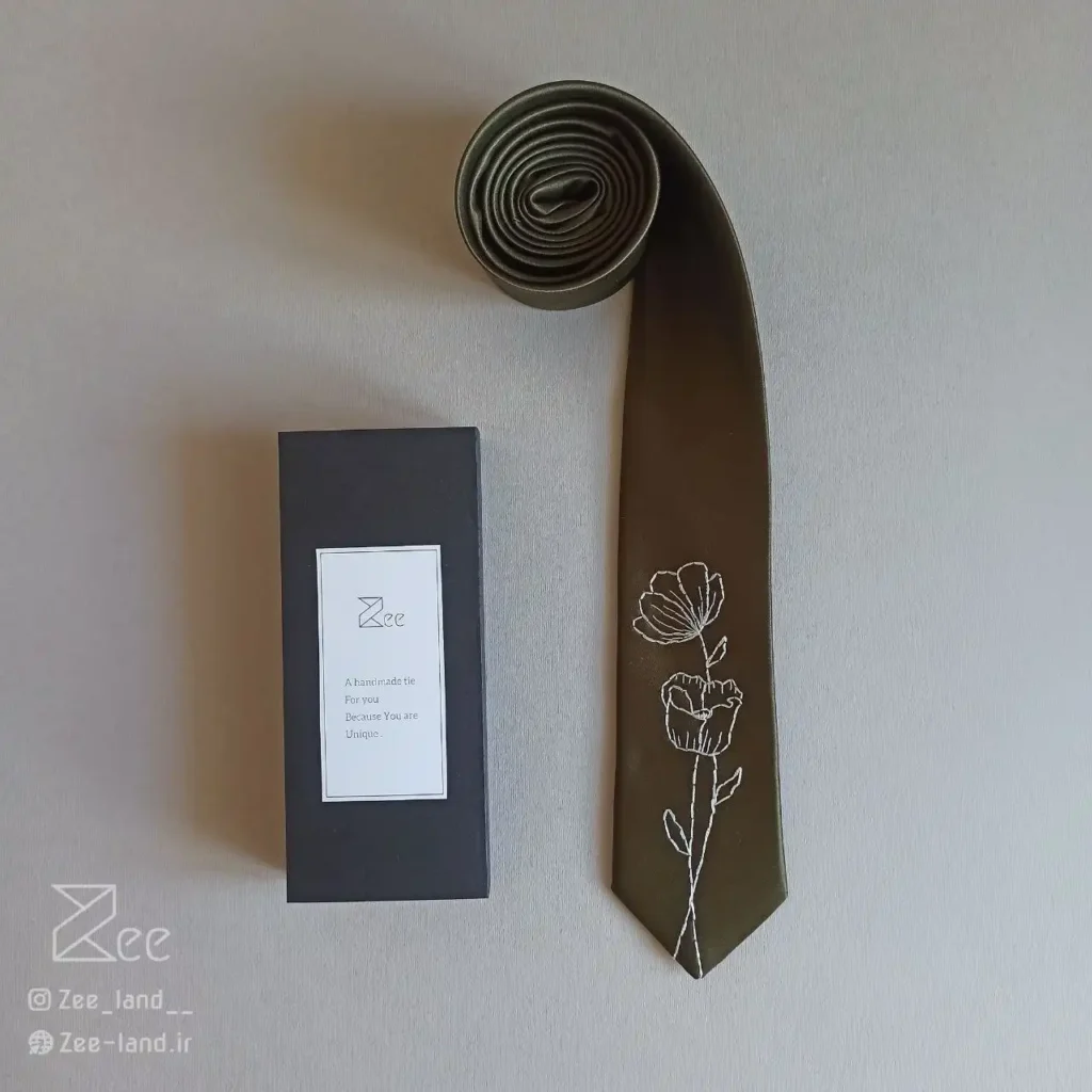 کراوات مجلسی ساتن، کراوات خاص یونیسکس به رنگ سبز زیتونی و با طرح گل، گلدوزی‌شده با دست