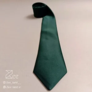 جزئیات کراوات ساده ساتن مجلسی، کراوات رسمی به رنگ سبز تیره، دوخته شده با دست