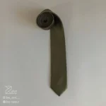 کراوات ساده ساتن مجلسی، کراوات رسمی به رنگ سبز زیتونی تیره، دوخته شده با دست