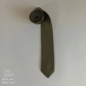 کراوات ساده ساتن مجلسی، کراوات رسمی به رنگ سبز زیتونی تیره، دوخته شده با دست