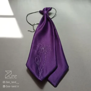 کراوات زنانه مجلسی ساتن، کراوات رسمی گره آماده به رنگ بنفش و با طرح یک شاخه گل، گلدوزی‌شده با دست