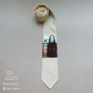 کراوات شهر اشباح از جنس لینن یونیسکس به رنگ کرمی و با طرح چیهیرو و نوفیس شخصیت های انیمه شهر اشباح، چاپ شده
